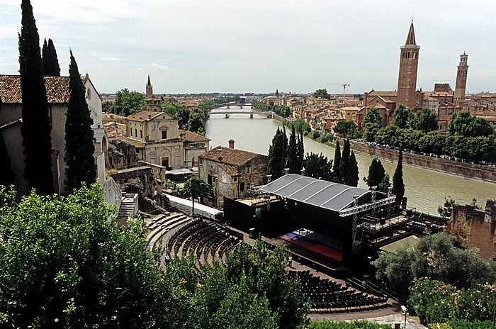 Centro Storico (Altstadt): Blick vom Römischen Theater (Teatro Romano di Verona) Verona