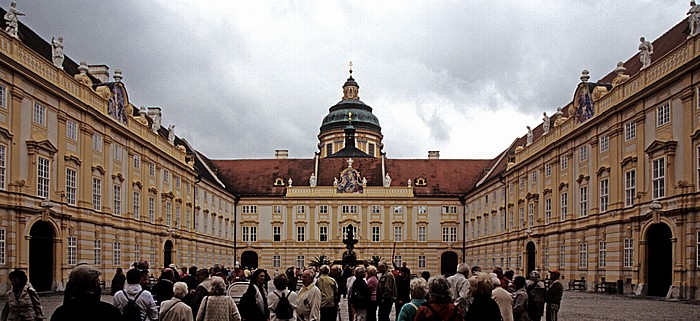 Stift Melk: Prälatenhof, Kuppel der Stiftskirche Melk