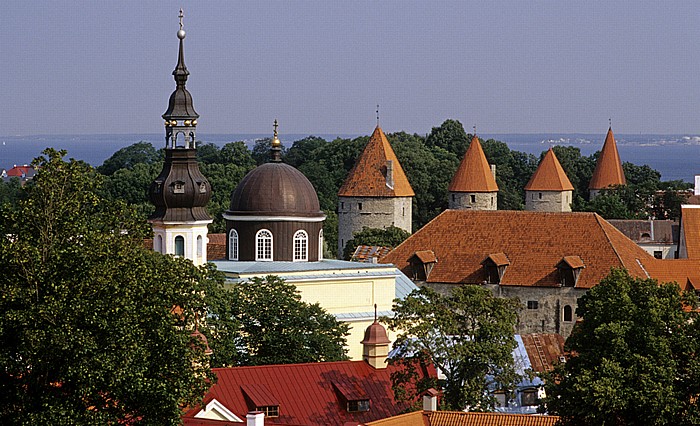 Tallinn Altstadt: Blick vom Domberg - Türme der Stadtmauer