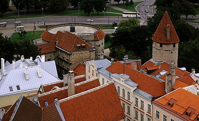 Tallinn Blick von der Olaikirche (Oleviste kirik): Altstadt - Unterstadt Stadtmauer Turm Dicke Margarete