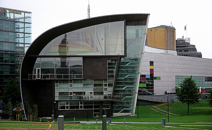 Helsinki Kluuvi: Kiasma (Nykytaiteen museo Kiasma, Museum für zeitgenössische Kunst) Sanoma-Haus