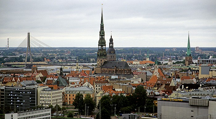 Riga Blick vom Kultur- und Wissenschaftspalast (Akademie der Wissenschaften) Altstadt Dom zu Riga Düna Jakobskirche Rigaer Schloss Vansu-Brücke