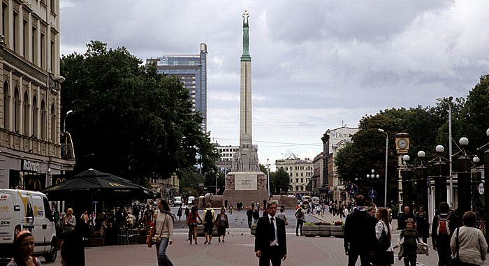 Riga Altstadt: Freiheitsboulevard (Brivibas bulvaris) - Freiheitsdenkmal (Brivibas piemineklis) Radisson Blu Hotel Latvija