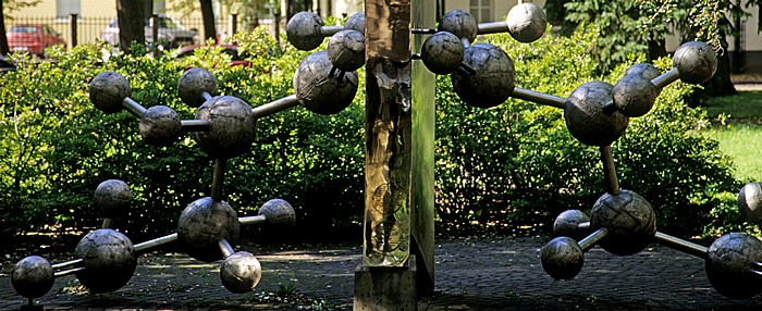 Kronwald-Park (Kronvalda parks): Paul-Walden-Denkmal Riga
