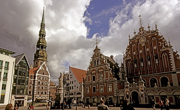 Riga Altstadt: Rathausplatz (Rats laukums) Petrikirche Roland Schwarzhäupterhaus