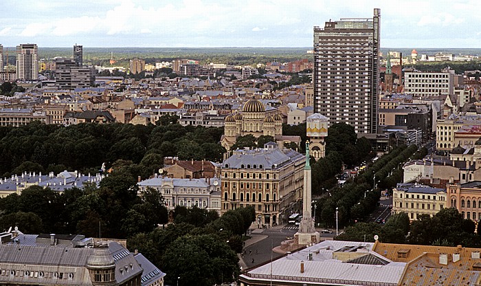 Riga Blick von der Petrikirche (Sveta Petera baznica): Neustadt (Centrs) Esplanade Freiheitsboulevard Freiheitsdenkmal Radisson Blu Hotel Latvija Russisch-orthodoxe Geburtskathedrale