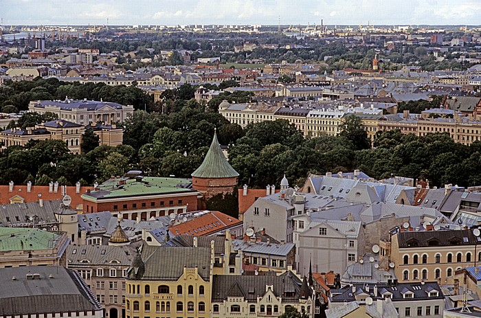 Riga Blick von der Petrikirche (Sveta Petera baznica): Altstadt (unten) und Neustadt (Centrs) Pulverturm