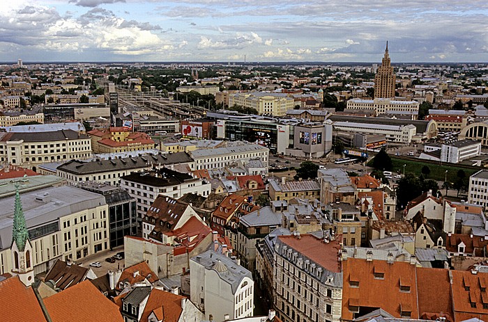 Blick von der Petrikirche (Sveta Petera baznica): Altstadt (unten) und Moskauer Vorstadt (Maskavas forstate) Riga