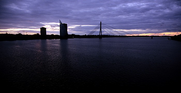 Riga Blick von der Steinbrücke (Akmens tilts) Düna Preses Nams Saules Akmens Vansu-Brücke