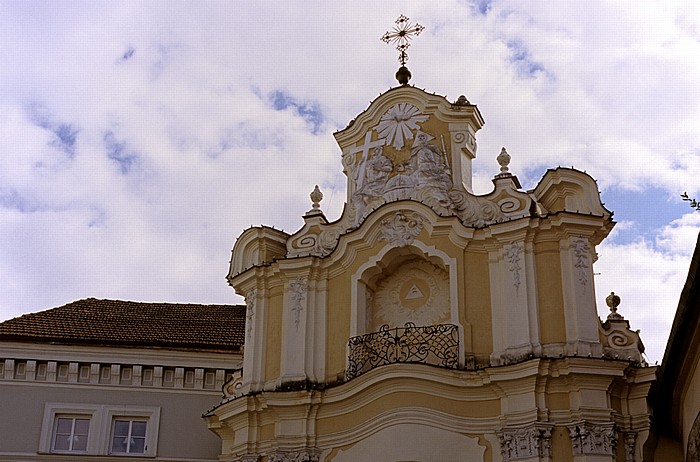 Altstadt: Tor zur Kirche der Heiligen Dreifaltigkeit und dem Basilius-Kloster Vilnius