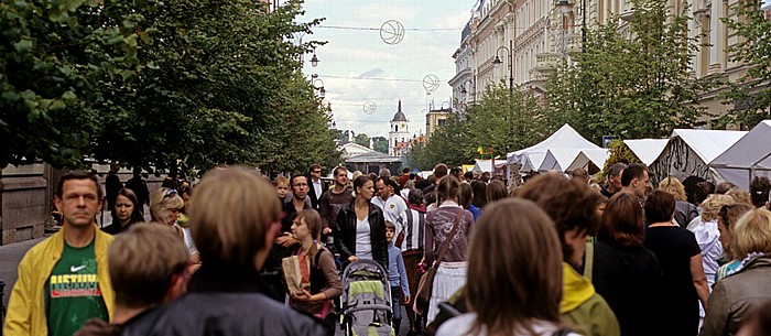 Vilnius Gedimino prospektas mit dem Stadtfest Hauptstadttage 2011 Glockenturm