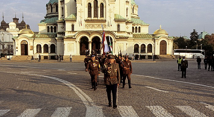 Alexander-Newski-Platz: Militärparade in historischen Uniformen Sofia