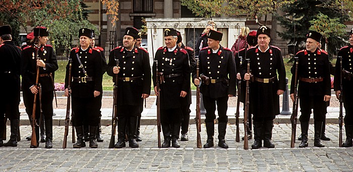 Sofia Alexander-Newski-Platz: Militärparade in historischen Uniformen