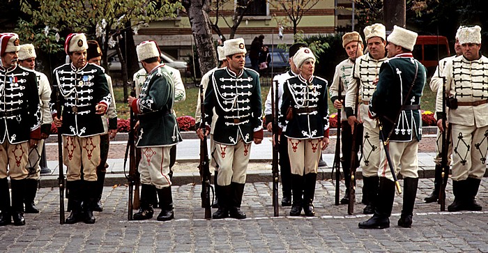 Sofia Alexander-Newski-Platz: Militärparade in historischen Uniformen