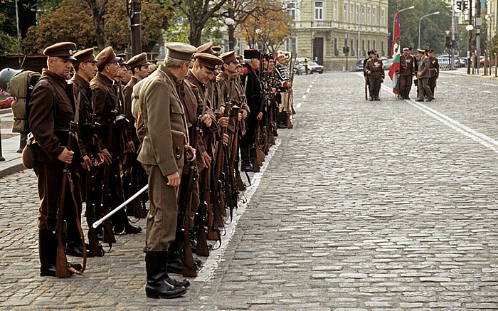 Sofia Alexander-Newski-Platz: Militärparade in historischen Uniformen