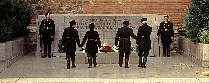 Vor der Sweta Sofia (Sophienkirche): Militärparade in historischen Uniformen Sofia