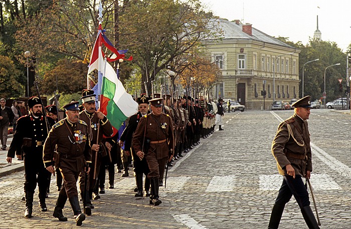 Sofia Alexander-Newski-Platz: Militärparade in historischen Uniformen