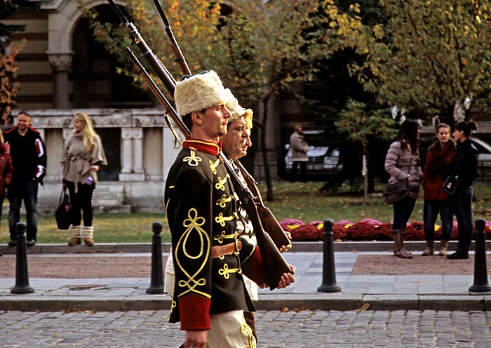 Sofia Alexander-Newski-Platz: Militärparade in historischen Uniformen