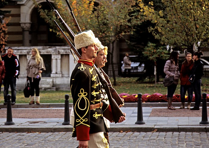 Alexander-Newski-Platz: Militärparade in historischen Uniformen Sofia