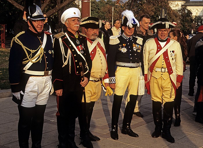 Alexander-Newski-Platz: Militärparade in historischen Uniformen Sofia