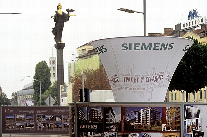 Sofia Nezavisimost-Platz: Siemens-Werbung Sofia-Statue