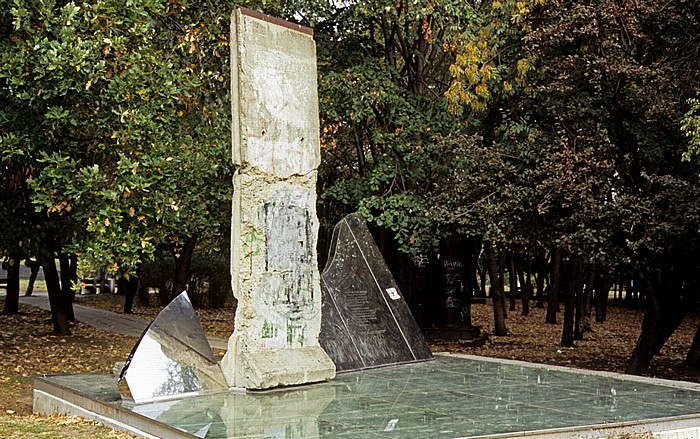 Bulgarienplatz: Teil der Berliner Mauer Sofia