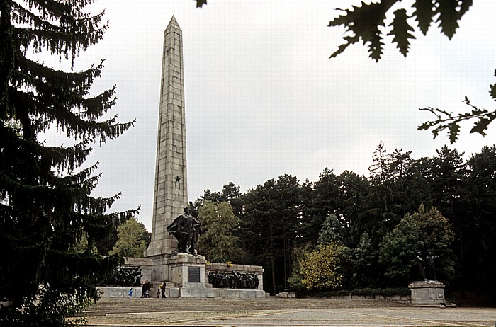 Borissowa gradina (Borisgarten): Denkmal Bratska mogila zum Gedenken an den nationalen Widerstand (Partisanendenkmal) Sofia