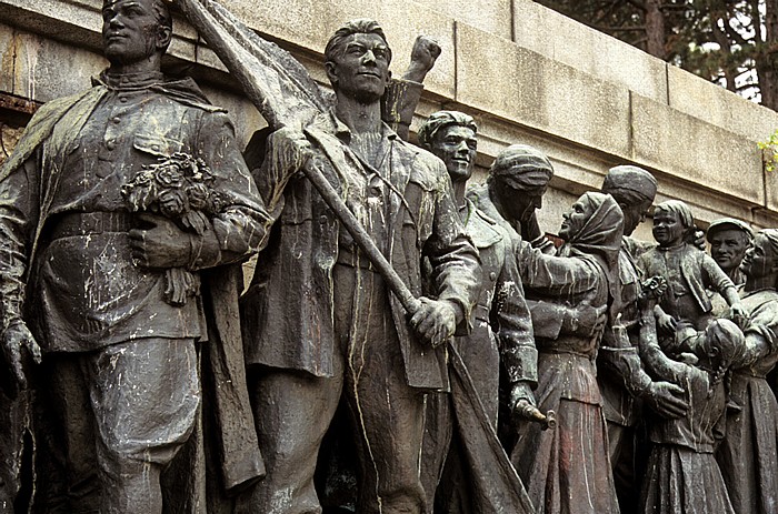 Sofia Borissowa gradina (Borisgarten): Denkmal Bratska mogila zum Gedenken an den nationalen Widerstand (Partisanendenkmal)