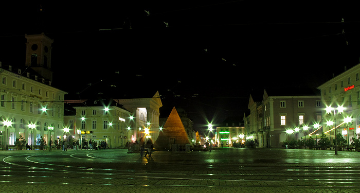 Marktplatz mit Karlsruher Pyramide und Großherzog-Ludwig-Brunnen Evangelische Stadtkirche Rathaus