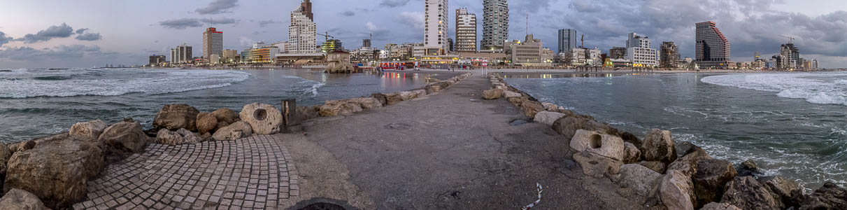 Tel Aviv Skyline an der Herbert Samuel Street. Strand, Mittelmeer