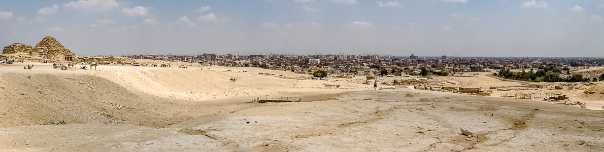 Blick vom Gizeh-Plateau: Kairo Gizeh