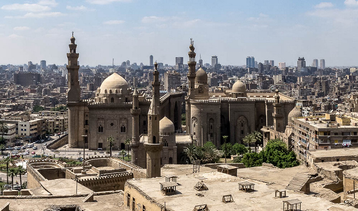 Blick von der Zitadelle von Saladin (v.l.): Sultan-Hasan-Moschee, Moschee von Mahmud Pascha (vorne) und Al-Rifa'i-Moschee Kairo