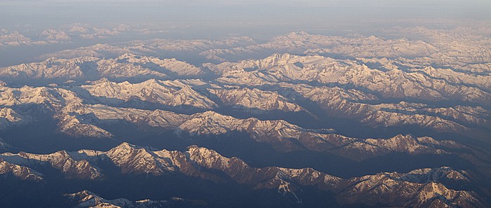 Alpen im ersten Sonnenlicht Luftbild aerial photo