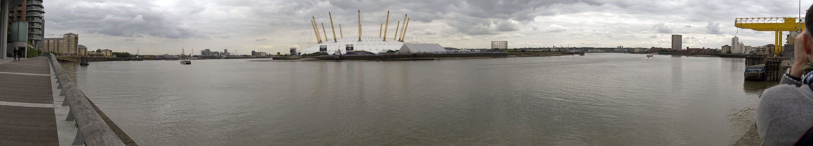 London Blackwall, Themse, Greenwich Peninsula mit The O2 (Millennium Dome)