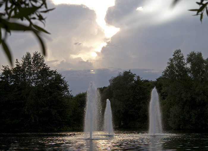 Ostpark: Wasserfontänen im Ostparksee München
