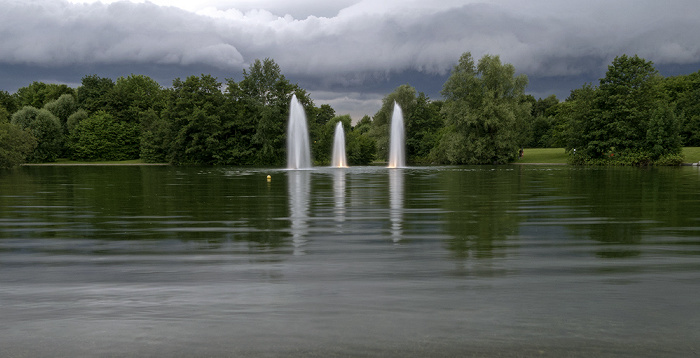 Ostpark: Wasserfontänen im Ostparksee München