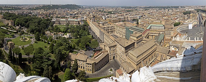 Blick von der Kuppellaterne des Petersdom: Vatikanische Gärten, Vatikanische Museen, Petersplatz