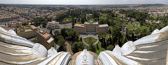 Blick von der Kuppellaterne des Petersdom: Vatikanische Gärten