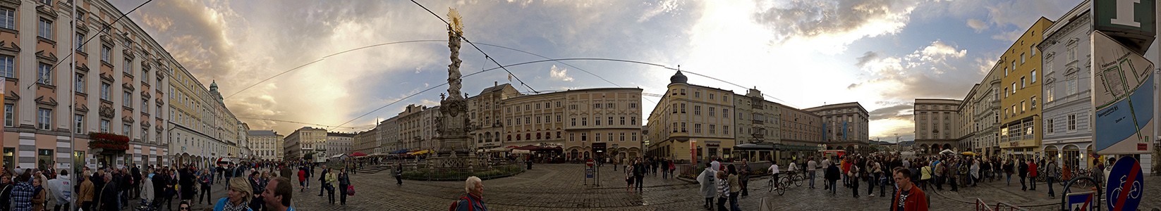 Linz Altstadtviertel: Hauptplatz mit der Dreifaltigkeitssäule