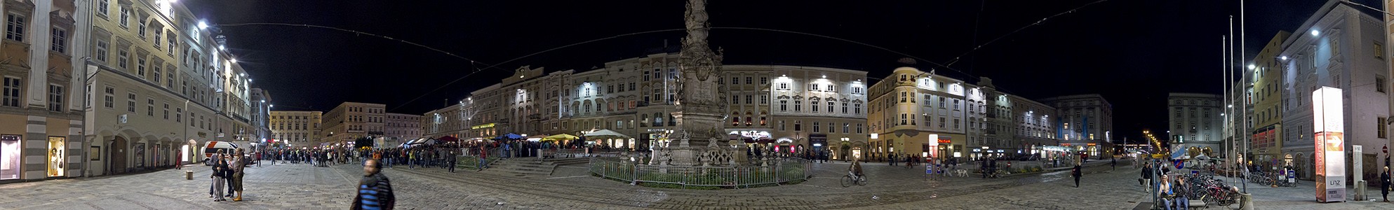 Linz Altstadtviertel: Hauptplatz mit der Dreifaltigkeitssäule