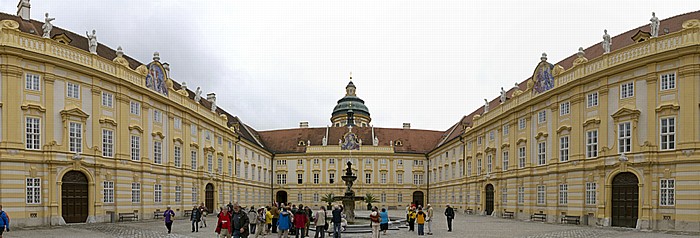 Stift Melk: Prälatenhof, Kuppel der Stiftskirche