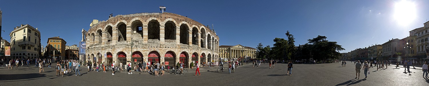 Centro Storico (Altstadt): Piazza Bra, Arena di Verona, Palazzo Barbieri Verona