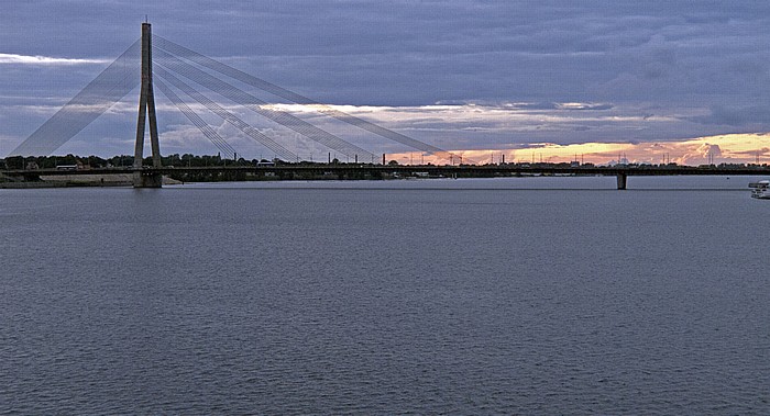 Vansu-Brücke (Vansu tilts) über die Düna (Daugava) Riga