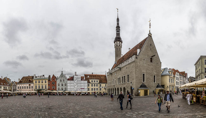 Altstadt: Rathausplatz mit Talliner Rathaus Tallinn