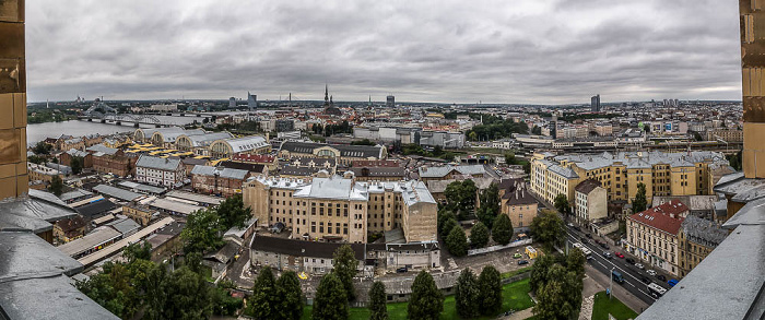 Riga Blick von der Akademie der Wissenschaften: Moskauer Vorstadt (Maskavas forstate) Altstadt Düna Eisenbahnbrücke Luftschiffhallen Rigaer Zentralmarkt Steinbrücke