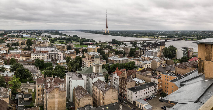 Riga Blick von der Akademie der Wissenschaften: Moskauer Vorstadt (Maskavas forstate) Düna Fernsehturm Riga Inselbrücke