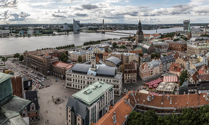 Riga Blick von der Petrikirche: Altstadt Dom zu Riga Düna Hochhaus des Landwirtschaftsministeriums Jakobskirche Landwirtschaftsministerium Rathausplatz Rigaer Rathaus Rigaer Schloss Saules Akmens Vansu-Brücke