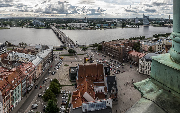 Riga Blick von der Petrikirche: Altstadt Okkupationsmuseum Preses Nams Radisson Blu Daugava Hotel Rathausplatz Rigaer Rathaus Saules Akmens Schwarzhäupterhaus Steinbrücke Vansu-Brücke