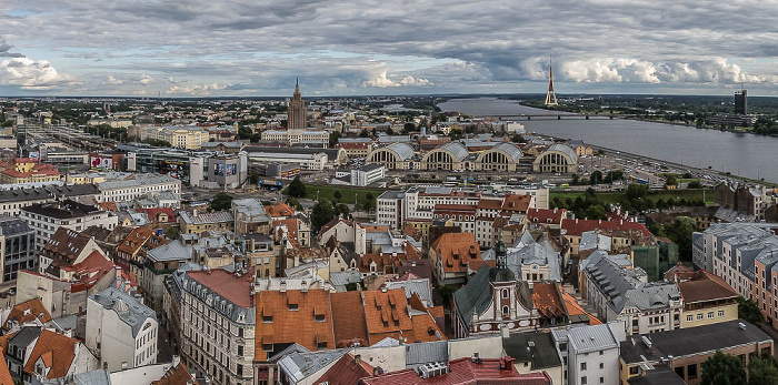 Blick von der Petrikirche: Altstadt (unten), Moskauer Vorstadt (Maskavas forstate) Riga