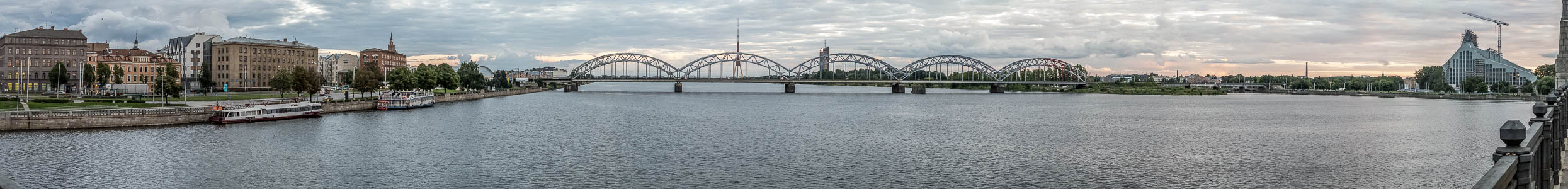 Riga Altstadt, Eisenbahnbrücke, Düna (Daugava), Lettische Nationalbibliothek
